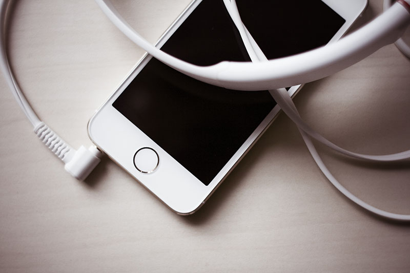 5 Signs Technology Is Ruining Your Love Life