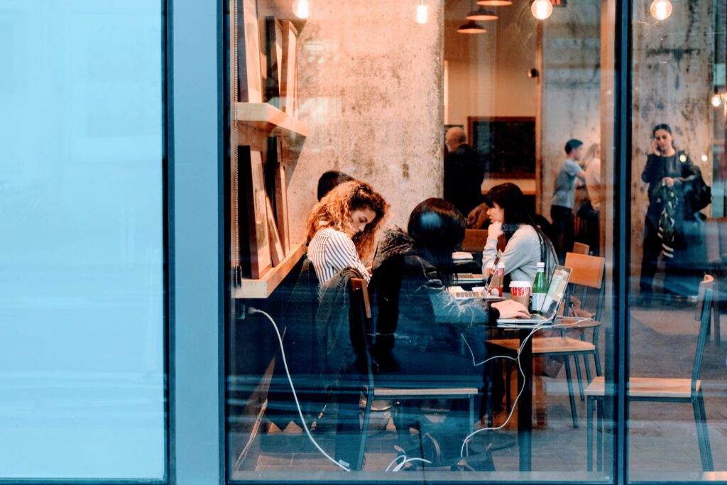 4 easy ways to build a successful small business website